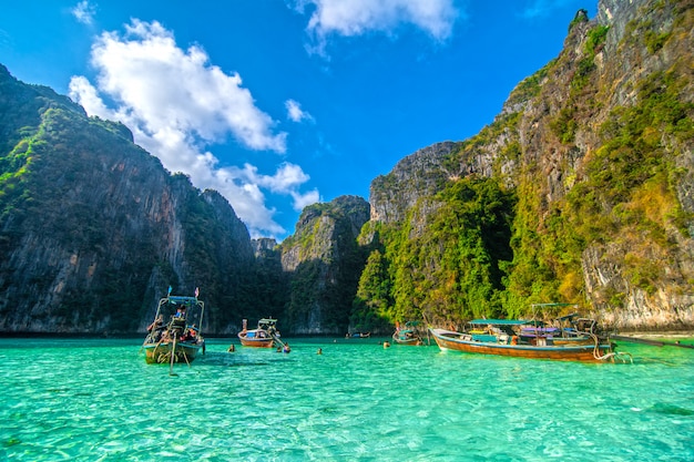 https://img.freepik.com/free-photo/pileh-blue-lagoon-phi-phi-island-thailand_231208-1487.jpg